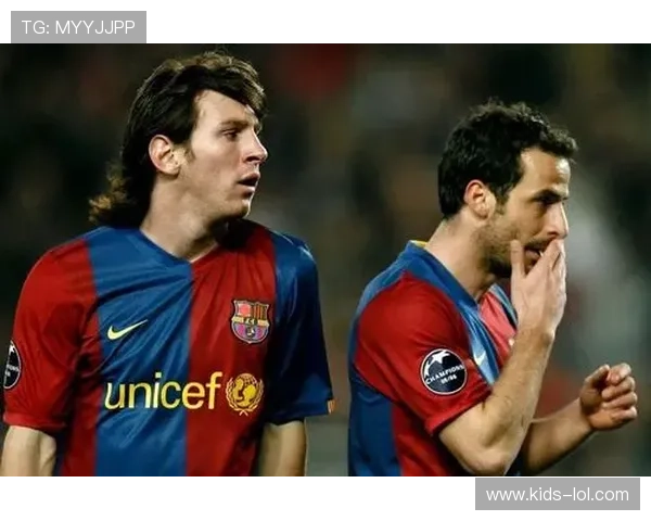 90年代足球传奇巨星壁画展现经典时代风采与球场英雄风貌 90年代足球传奇巨星壁画展现经典时代风采与球场英雄风貌