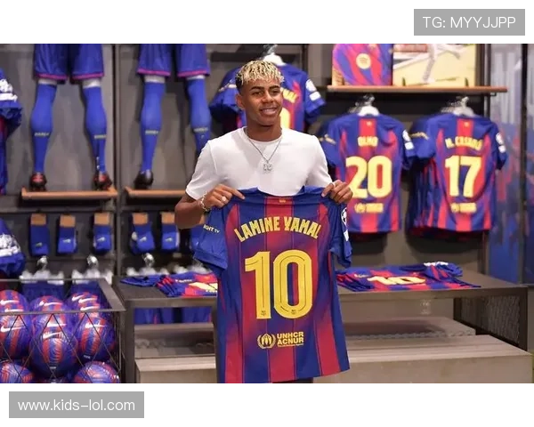 七月十七日诞生的足球球星盘点与传奇成就分析