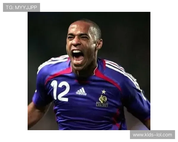 传奇足球巨星崛起之路 从天赋到努力铸就辉煌的传奇人生