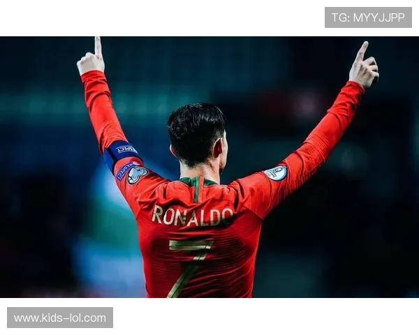 历史足球十大球星排名及其影响力解析:谁才是足坛真正的传奇巨星 历史足球十大球星排名及其影响力解析:谁才是足坛真正的传奇巨星