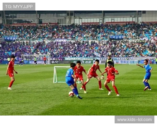 转场球星足球掀起新风潮聚焦豪门转会与绿茵赛场激情故事 转场球星足球掀起新风潮聚焦豪门转会与绿茵赛场激情故事